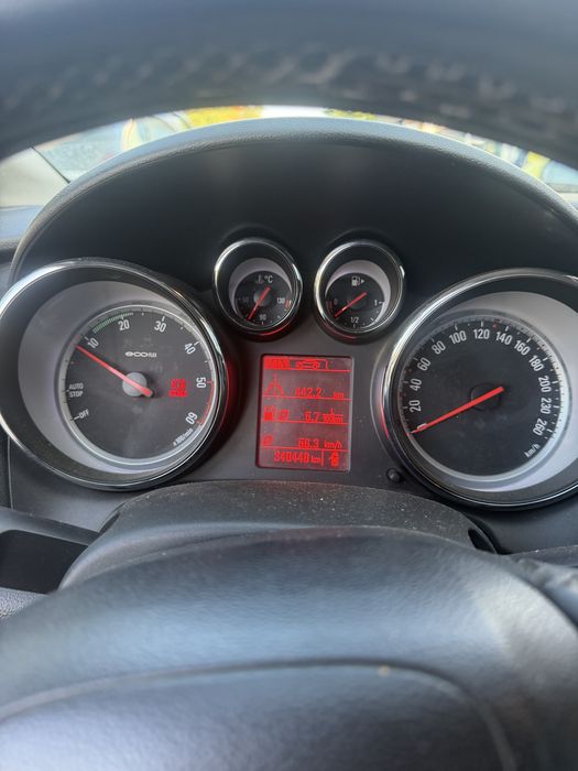 Opel astra j an 2012