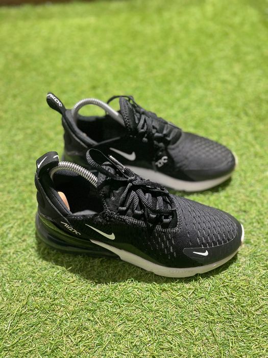 Дамски маратонки : Nike Air Max 270 39