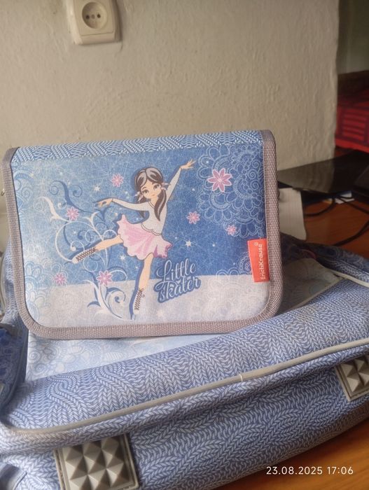 Продам рюкзаки для девочкив школу