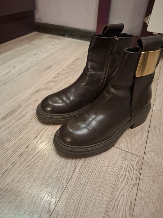 Елегантни дамски боти