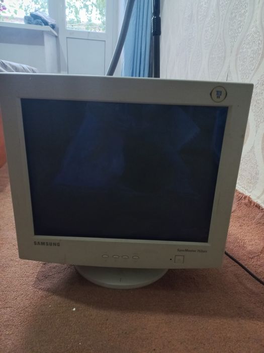 Продам  монитор за 3000