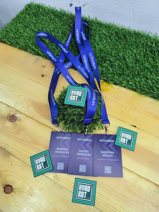 Бейджики и ланьярды с вашим логотипом.