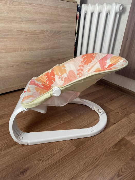 Продаю шезлон детский