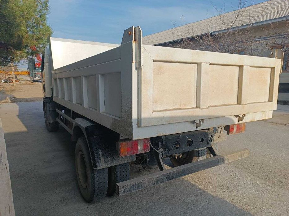 Самовсал HOWO 5 тонна