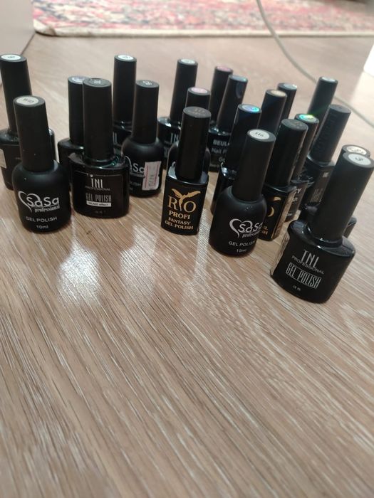 Маникюрный стол и гель лаки