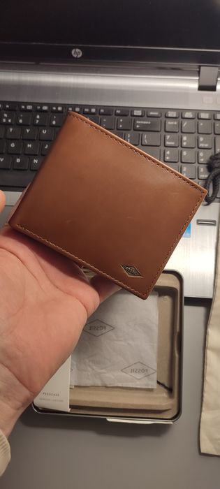 Portofel Fossil maro din piele