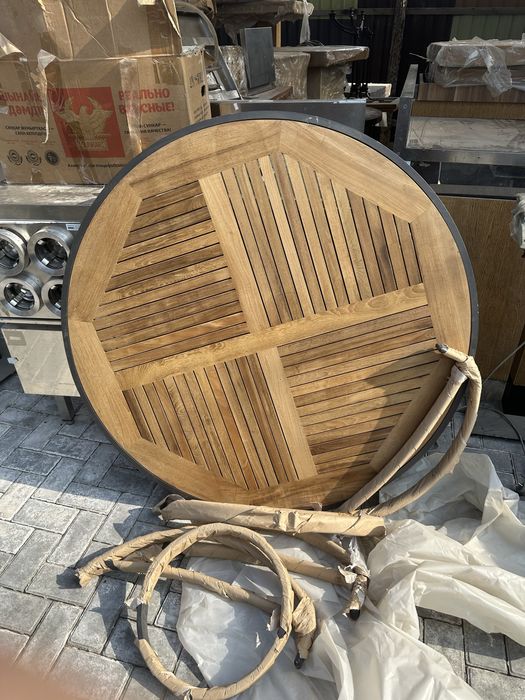 Стол в дом или на улицу