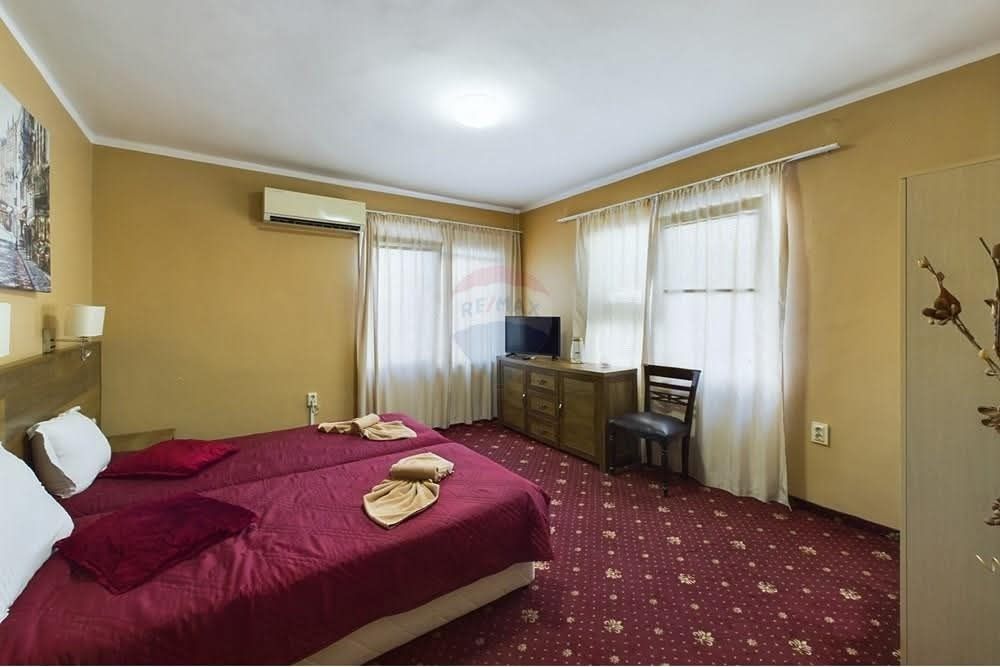 Продава се Многостаен апартамент в Варна, Център - 135 кв.м за 2667 €/кв.м - Снимка #16