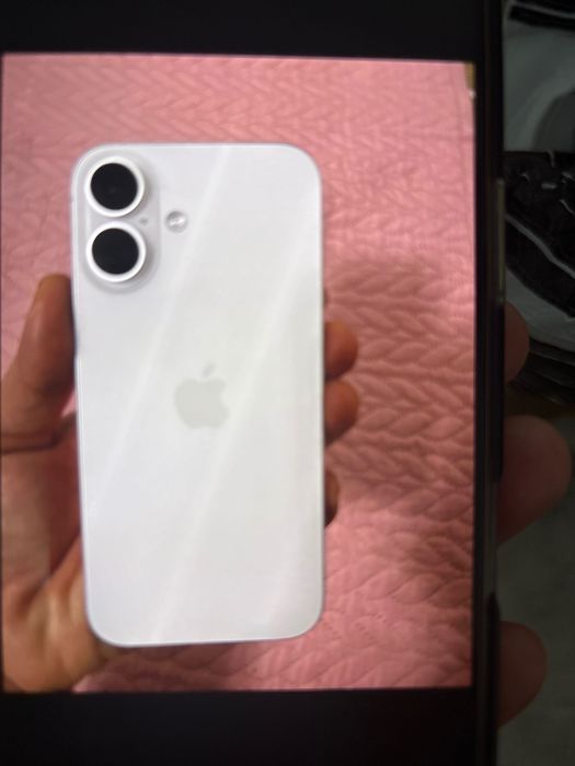 Телефон iPhone 16