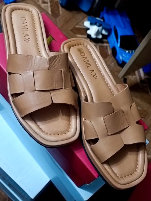 Женские кожаные обуви