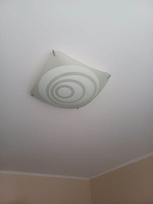 Продам потолочные светильники