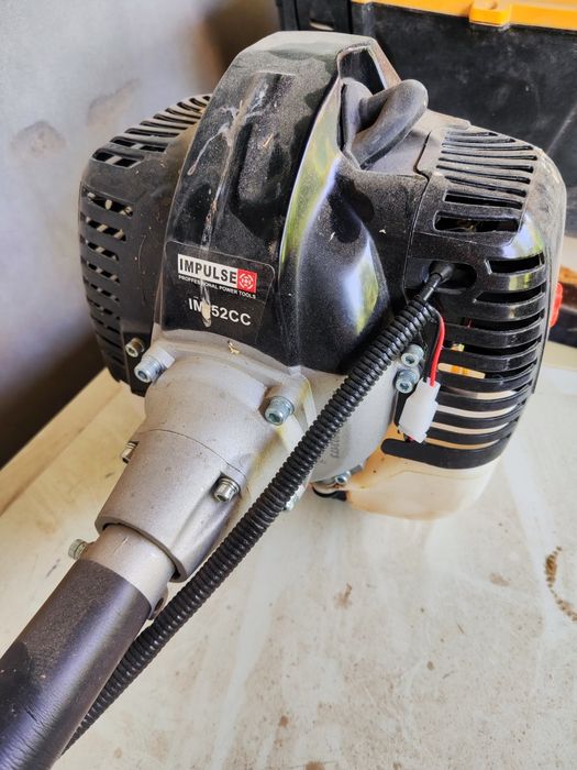 Benzinli trimmer (motokosa) gazonokosilka utni urish uchun