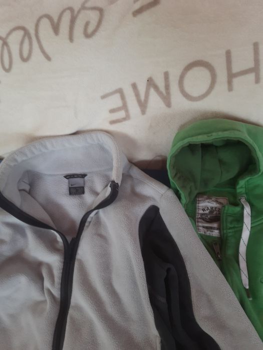 Doua bluze de trening