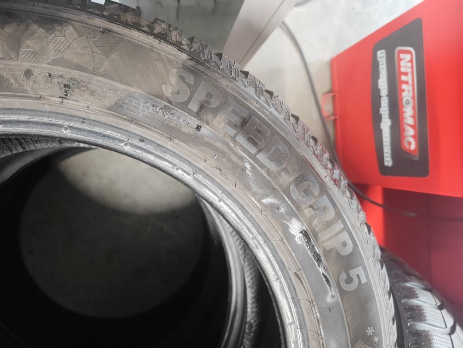 2бр.зимни гуми 235/55/18 Semperit