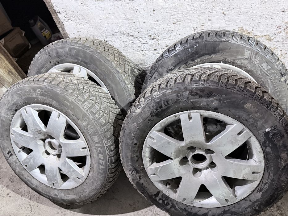 MICHELIN 205 65 R16