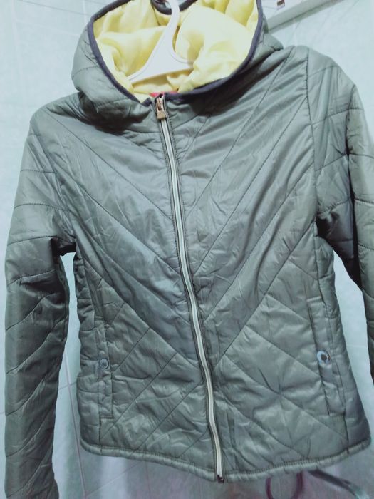 Продам женские куртки