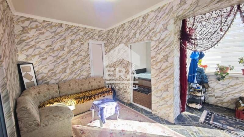 ЕКСКЛУЗИВНО! ЕРА ИмотиТе предлага за продажба Къща с дворно място, с.