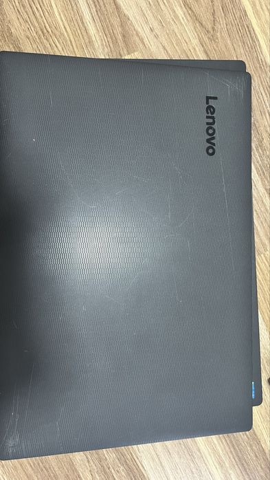 Vand laptop lenovo pentru piese