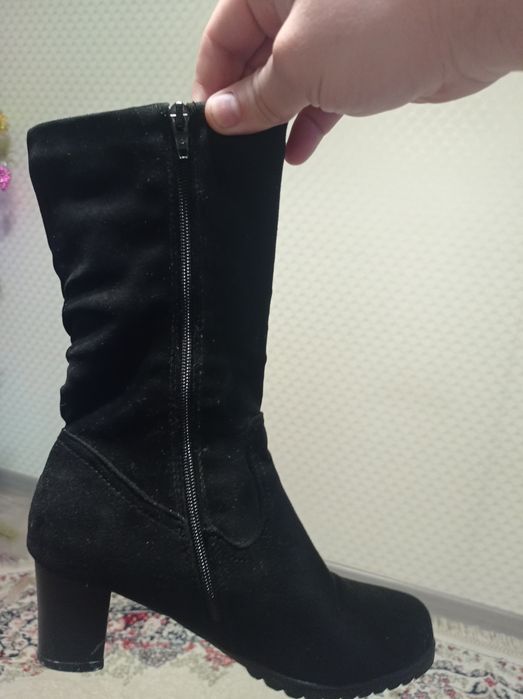 Продам замшевые сапожки