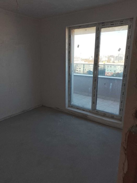 Продава се Тристаен апартамент в с. Брестник, Област Пловдив - 145 кв.м за 12 €/кв.м - Снимка #3