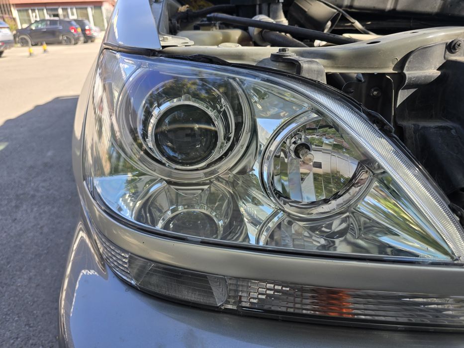 Продам ФАРЫ на Lexus Rx300