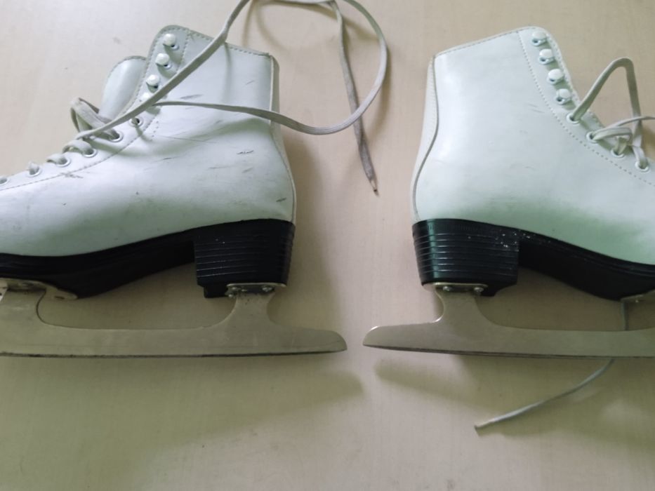 Продам коньки 37 размер