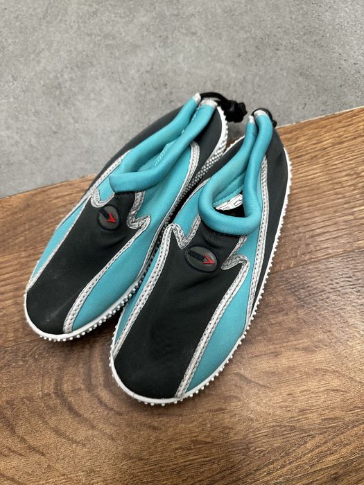 Женская обувь кроссовки