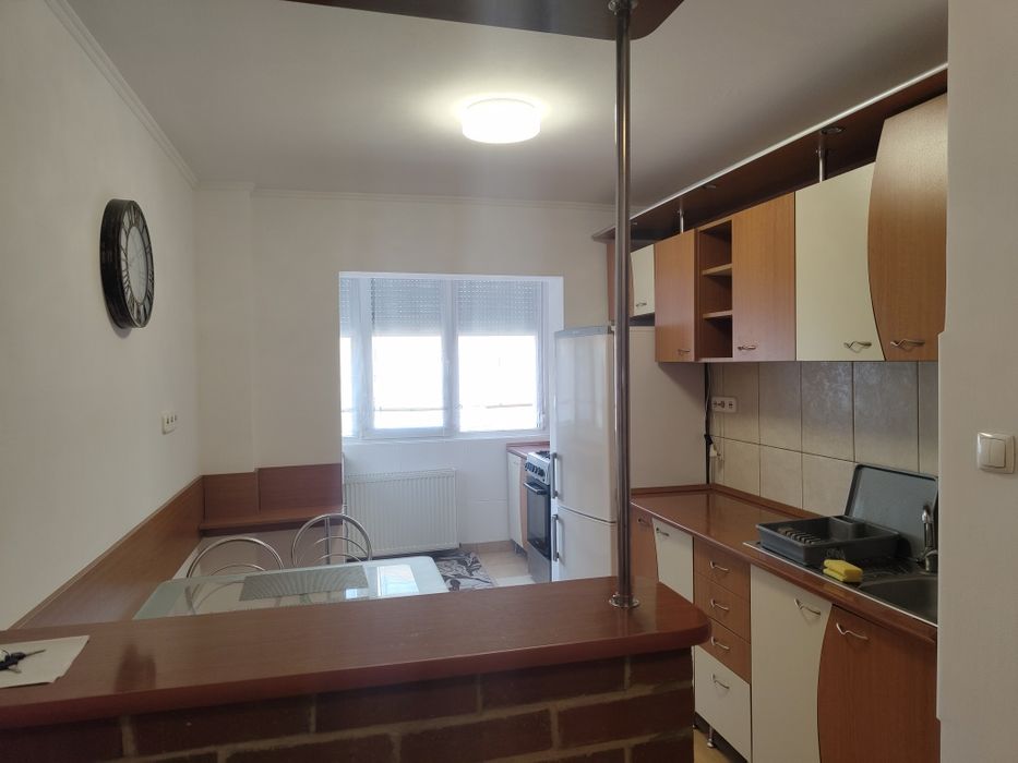 Chirie apartament cu 2 camere Rogerius, zona Decebal, mobilat  300 euro