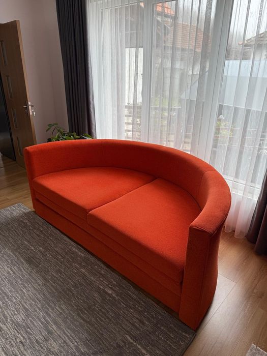 Stei BihorMasa cu 6 scaune, canapea