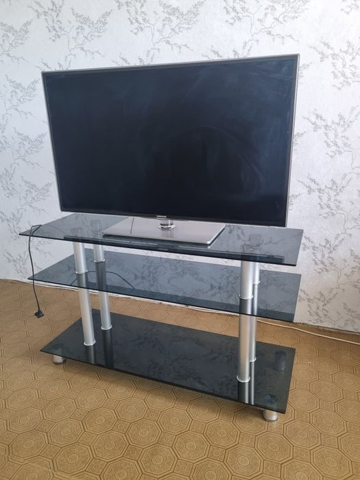 Продам полку под телевизор