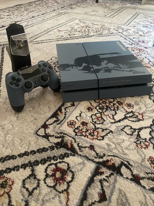 Продам PlayStation 4 Limited Edition