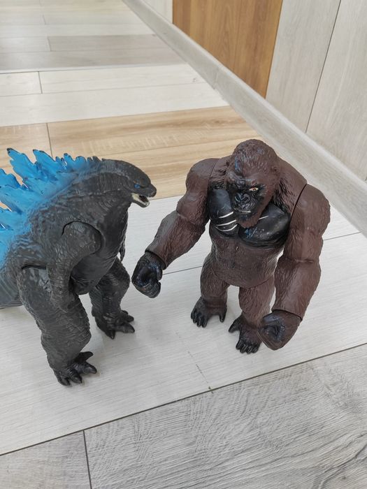 Jucării Godzilla și King Kong
