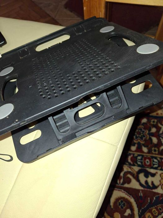 Продавам поставка за лаптоп или таблет