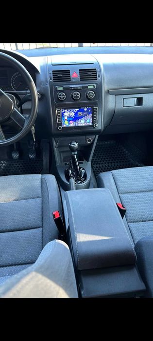 VW Touran 7 МЕСТЕН  2.0TDI много запазен перфектно състояние