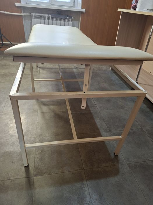 Продам кушетку крепкую