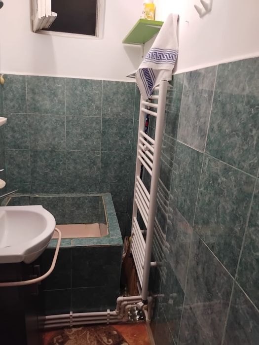 Garsonieră renovată, mobilată, situată într-o zonă liniștită