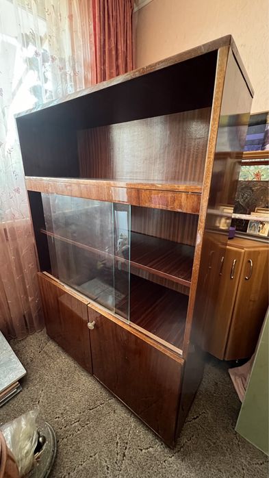 Сервант советский лакированный