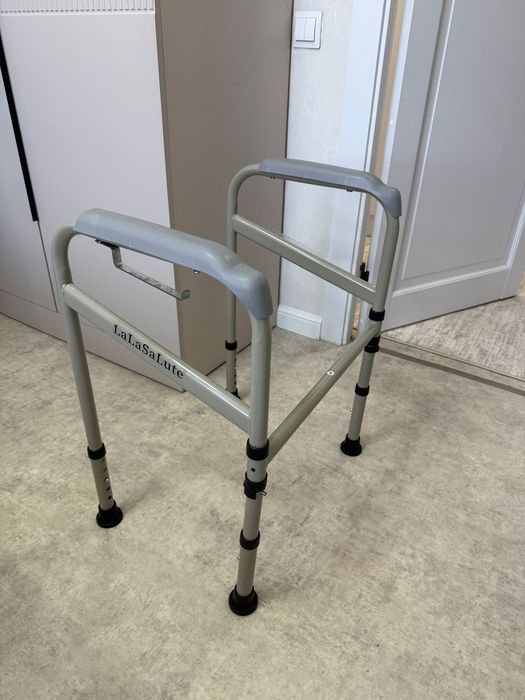 Продам недорого подставка для унитаза