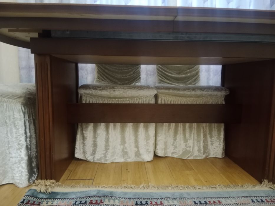 Продам стол из красного дерева