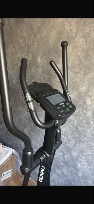 Продам эллиптический тренажер