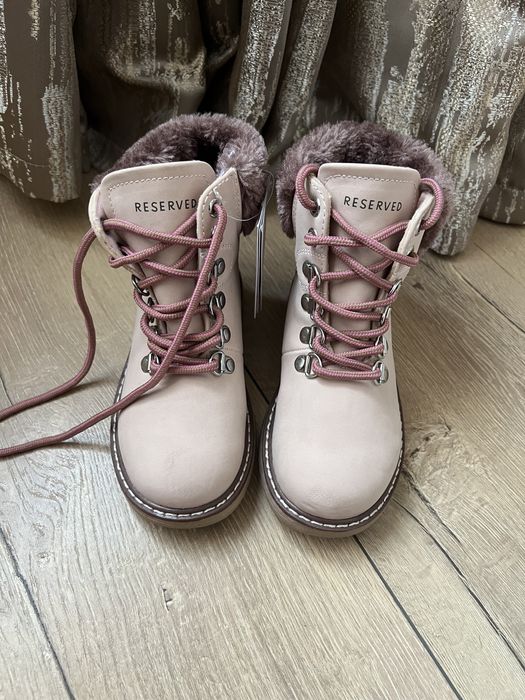 Нови топли боти Reserved