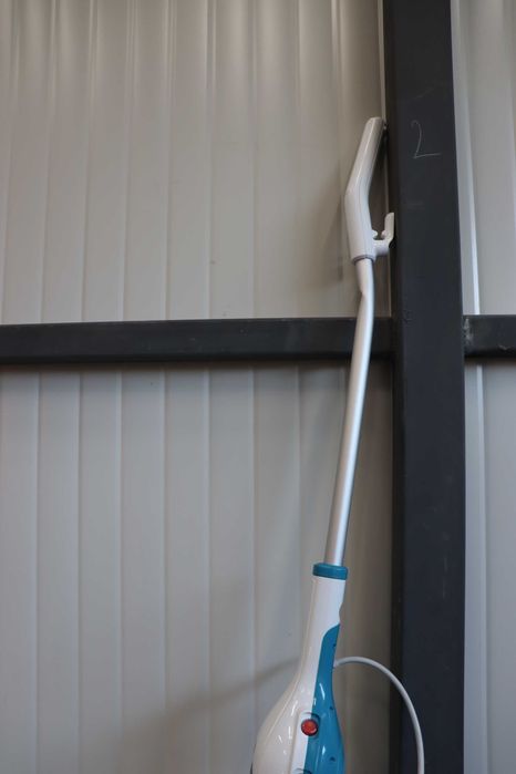 Парочистачка Black Decker  1300W Бяла, лек дефект на дръжката