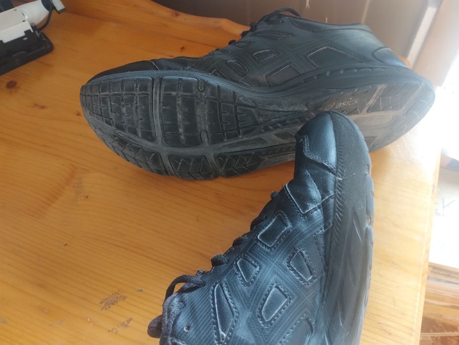 Маратонки Asics запазени