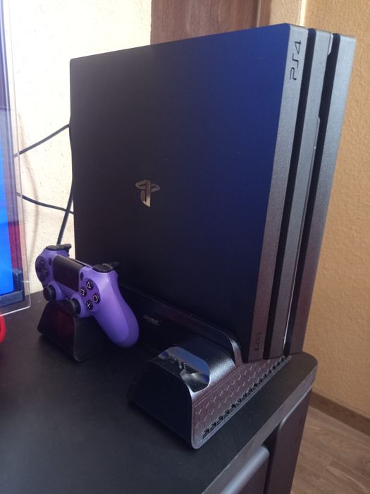 Playstation 4 pro с 2 джойстика