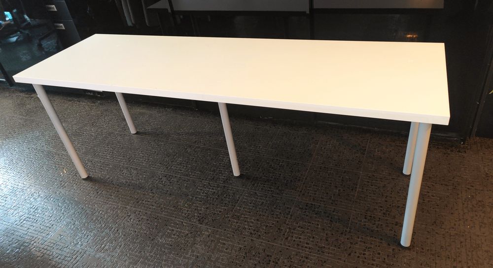 Работни  маси  IKEA