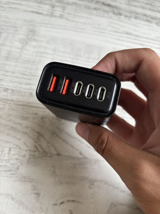 240W GaN Зарядно 5 порта USB-C PD + USB-A QC 3.0 Fast Charge