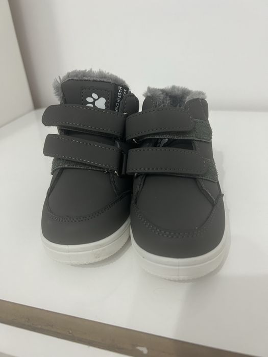 Продавам нови боти 23номер