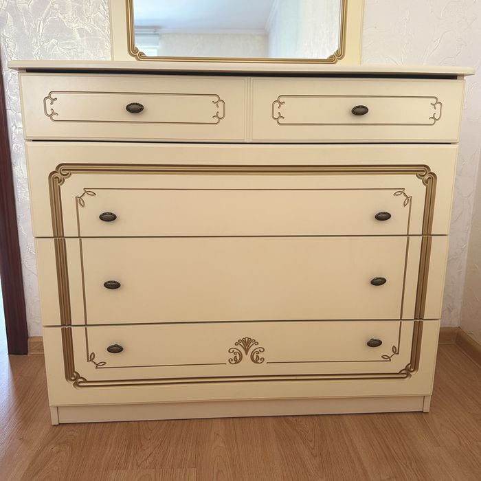 спальный гарнитур ,коврики в подарок