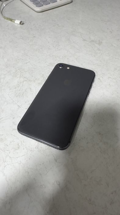 IPhone 8 rangi qora holat yaxshi
