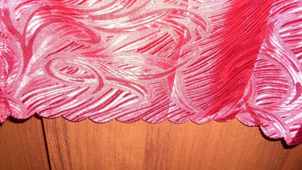 Штора бордовая